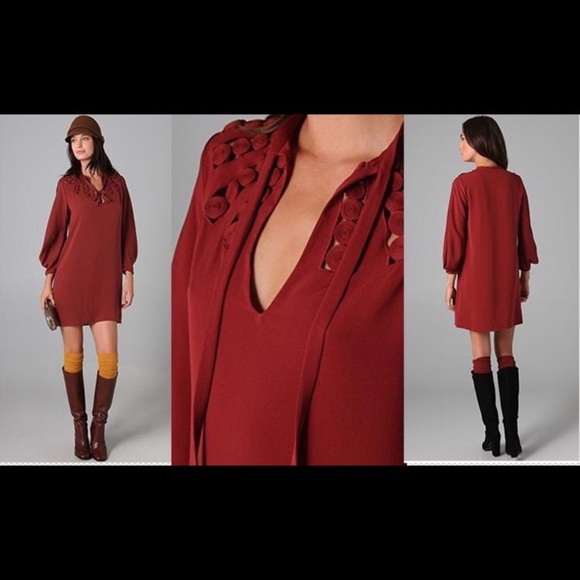 Diane Von Furstenberg Dresses & Skirts - DIANE vonFURSTENBURG 100% silk dress Sz 4